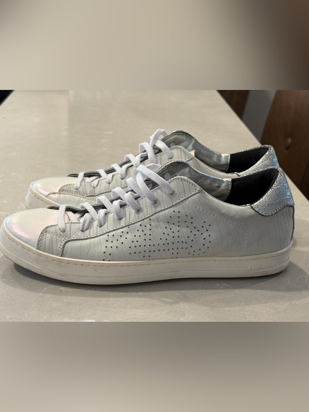 P448 White Leather Low-Top Sneakers - Size 39 EUR (8.5 - 9 US)- Used